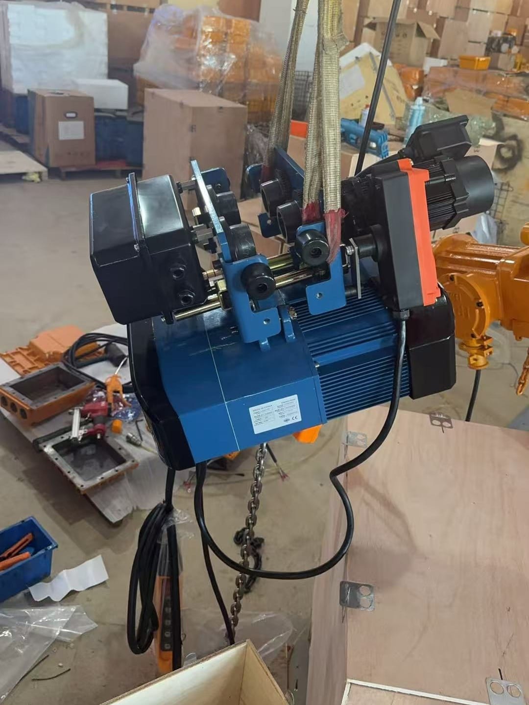 CE Certified Electric Chain Hoist and Vacuum Lifter Exported to Portugal3