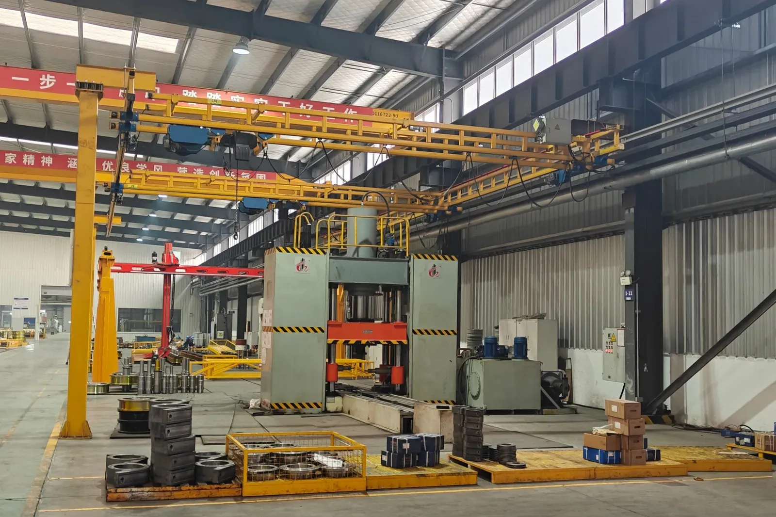 Rigid steel truss bridge crane installed over machine tools